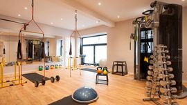 The in-house gym "Bi PHiT@Platzl" at the Platzl Hotel has various fitness equipment and weights.