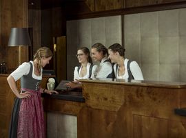 Rezeptionistinnen