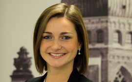 Ein Portrait von Sophie Gotte, Leiterin des Marias Platzl Hotel in München Zentrum