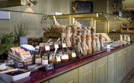 Wide selection at the breakfast buffet in the Platzl Hotel.