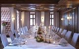 Müller-Pfister-Stube Das Platzl Hotel München eignet sich perfekt für Feierlichkeiten, hier zum Beispiel ein geschmückter festlich geschmückter Tisch