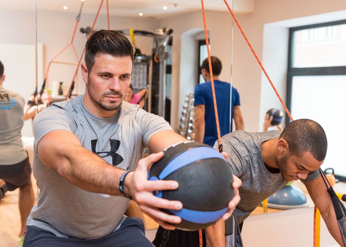 Two guests doing different exercises in the BiPhit fitness studio at the Platzl Hotel Munich