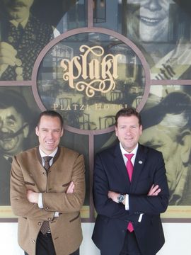 Peter Inselkammer and Heiko Buchta standing in front of the Platzl Hotel.
